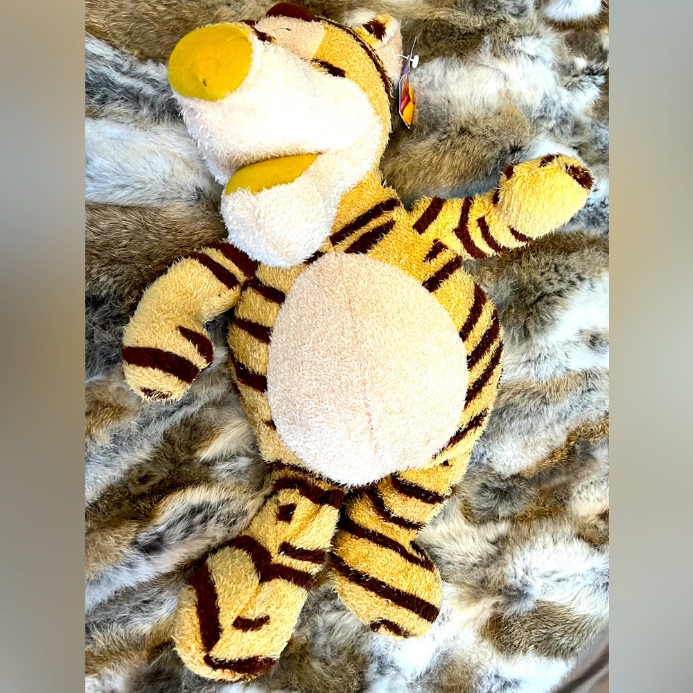 VTG Disney Store Tigger Large 22”inch Plush Cream Brown Stuffed Animal